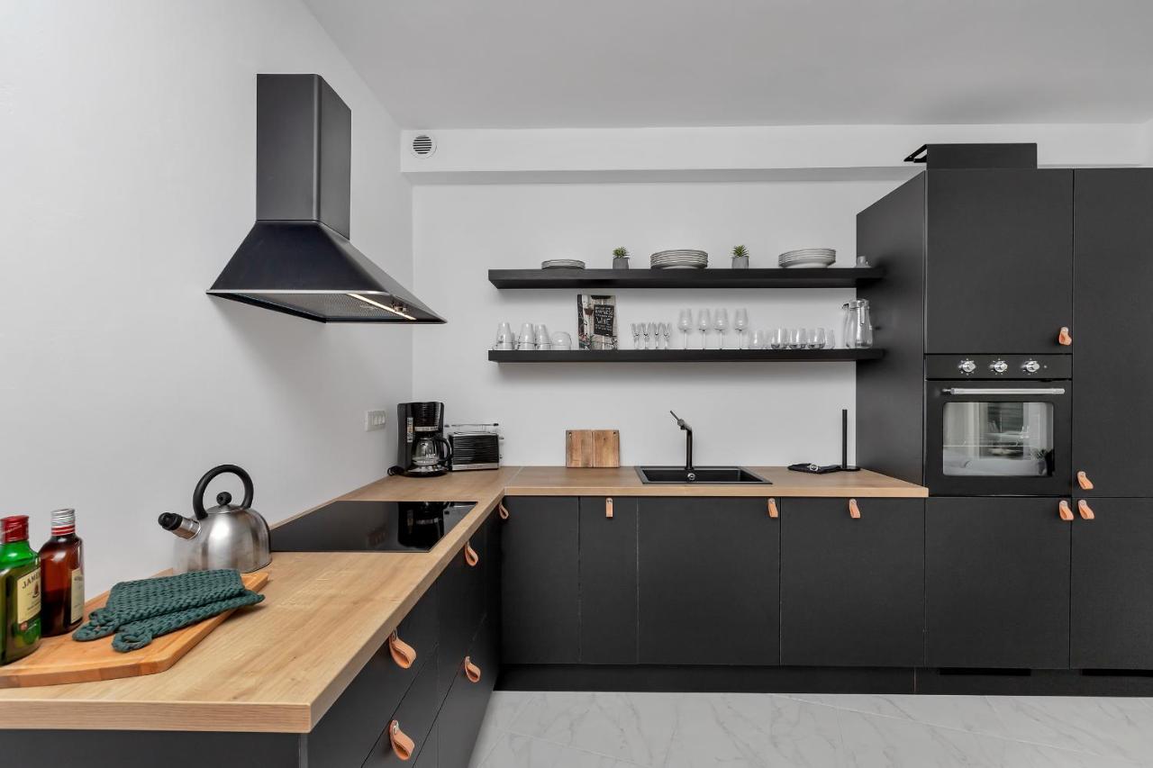 Apartment Lotte With Private Pool In The City Center! Макарска Екстериор снимка