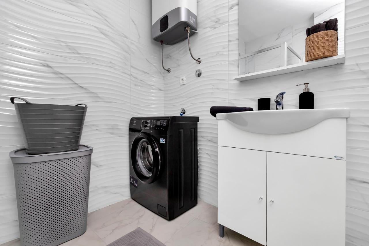 Apartment Lotte With Private Pool In The City Center! Макарска Екстериор снимка