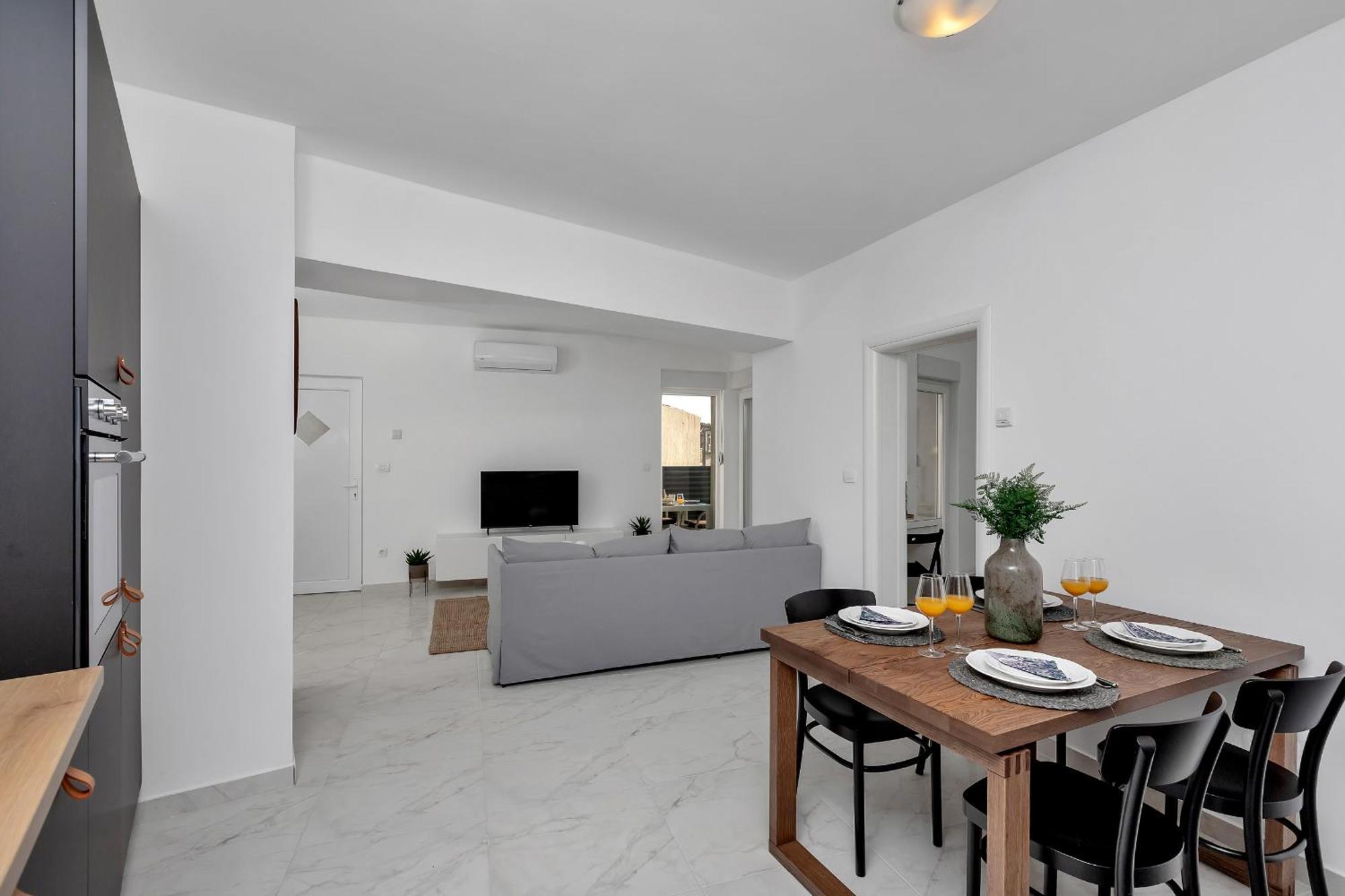 Apartment Lotte With Private Pool In The City Center! Макарска Стая снимка