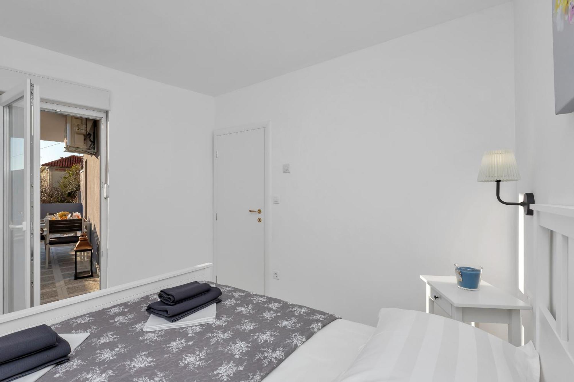 Apartment Lotte With Private Pool In The City Center! Макарска Стая снимка