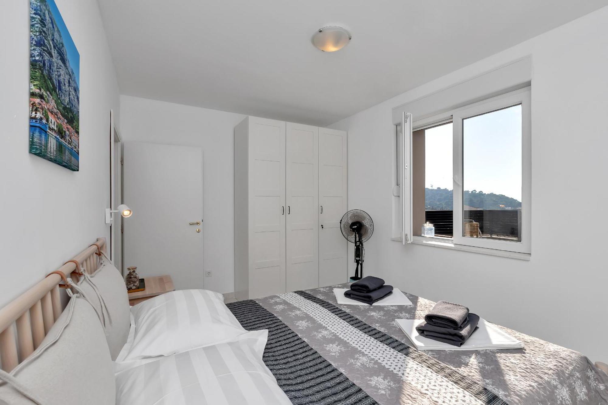 Apartment Lotte With Private Pool In The City Center! Макарска Стая снимка