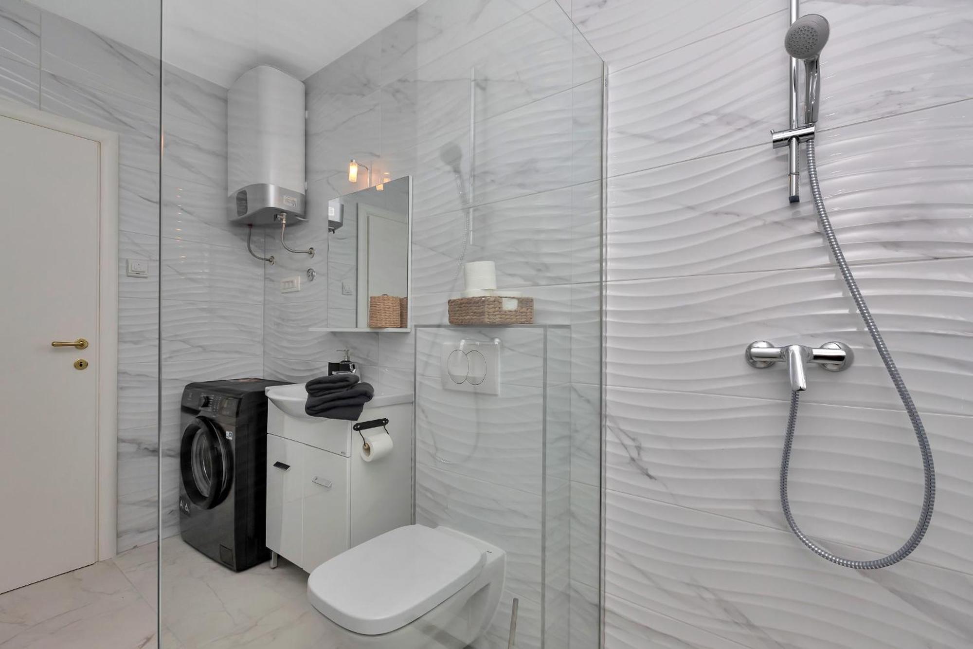 Apartment Lotte With Private Pool In The City Center! Макарска Стая снимка