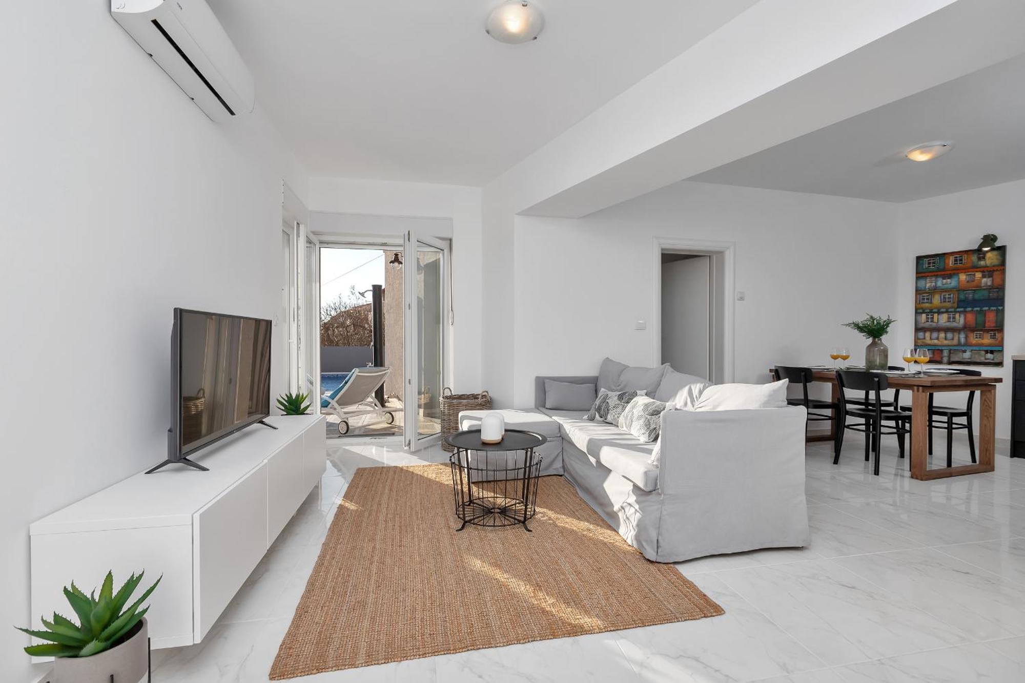 Apartment Lotte With Private Pool In The City Center! Макарска Стая снимка